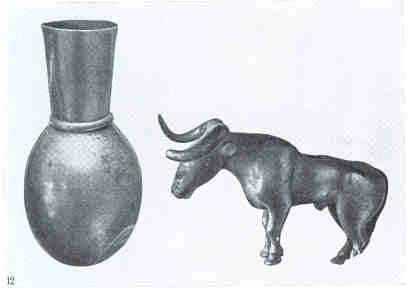 Золотой сосуд и серебряная фигурка быка