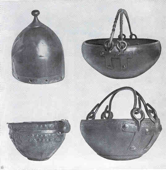 Венгрия. Бронзовый шлем и сосуды из клада. Поздний бронзовый век